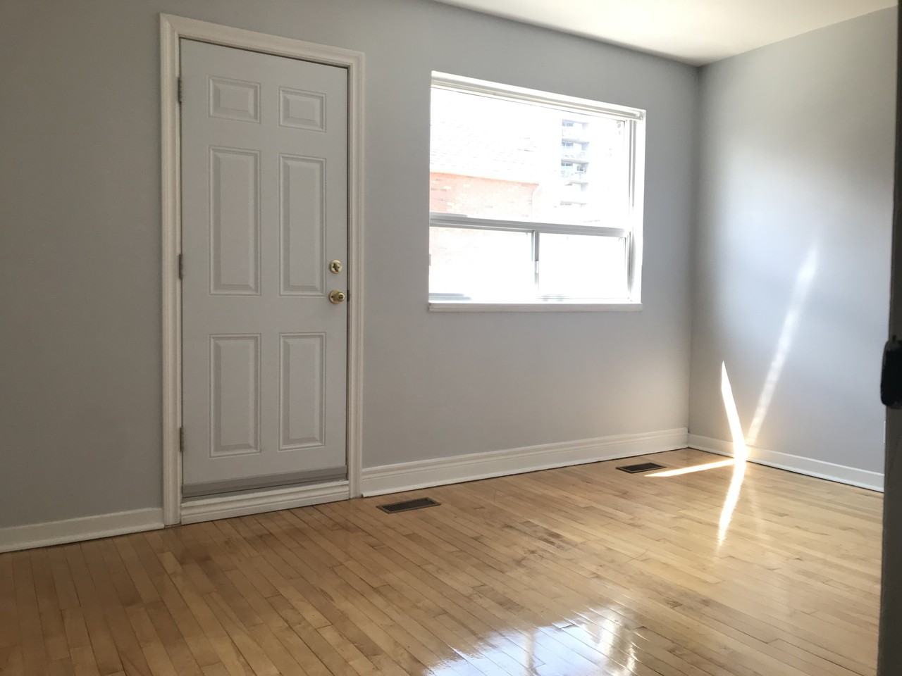844 Browns Line - Photo 3 of 10