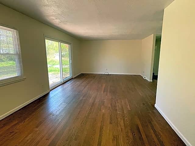 46 Imperial Ct - Photo 3 of 13