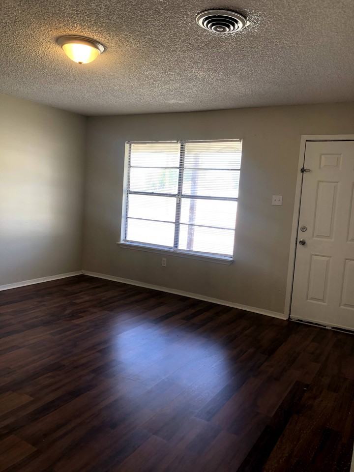 1406 Goliad Street #A - Photo 3 of 11