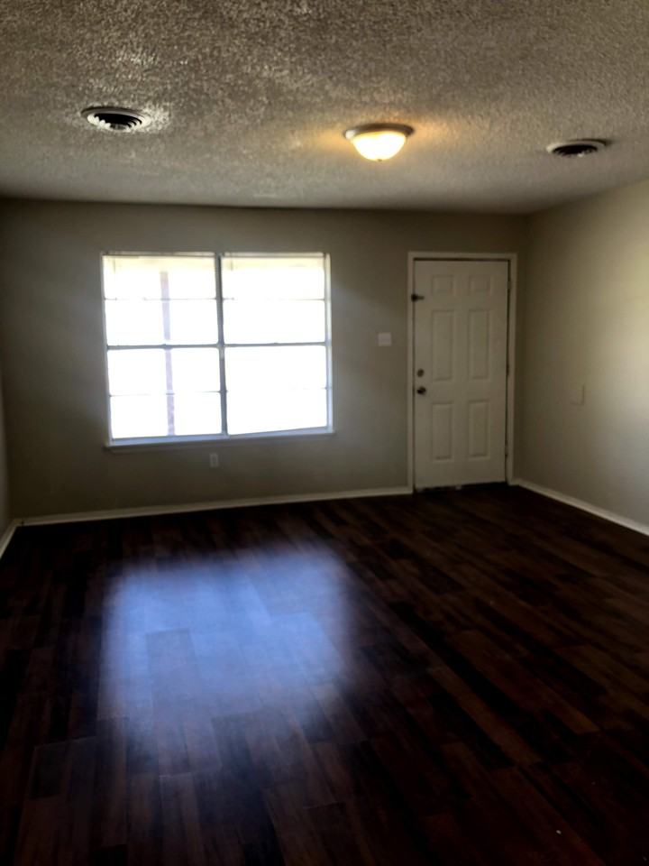 1406 Goliad Street #A - Photo 4 of 11