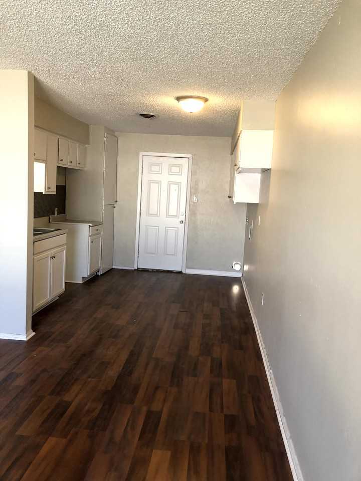 1406 Goliad Street #A - Photo 5 of 11