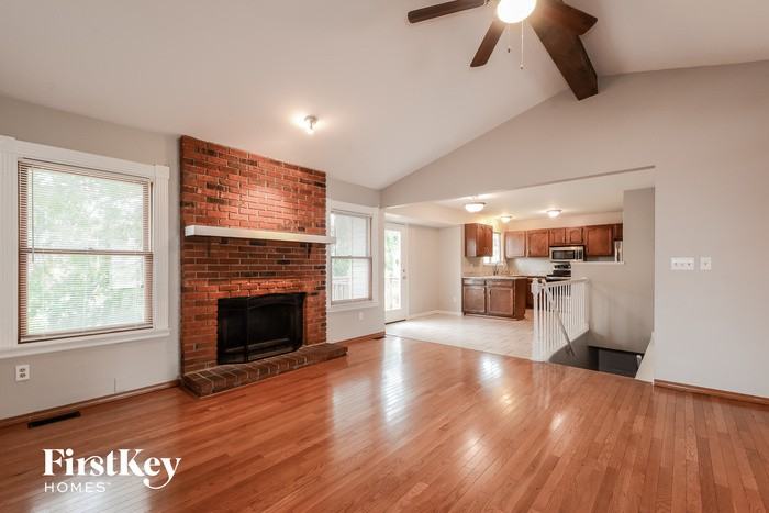 1817 Fairwood Forest Dr - Photo 3 of 14