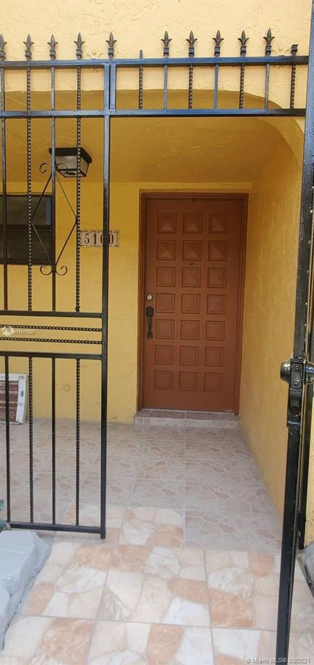 5100 West 12th Lane #E7 - Photo 3 of 17