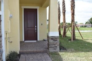 4353 Lago Dr - Photo 3 of 9