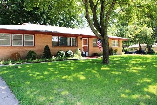 1724 Winne Dr - Photo 2 of 27