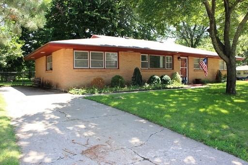 1724 Winne Dr - Photo 3 of 27