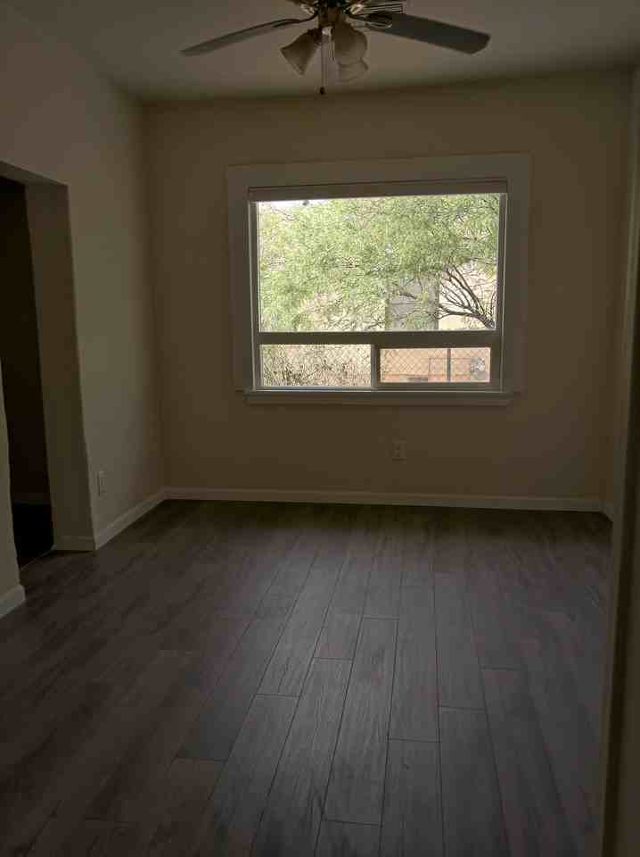 1536 East 8th Street - Photo 6 of 17