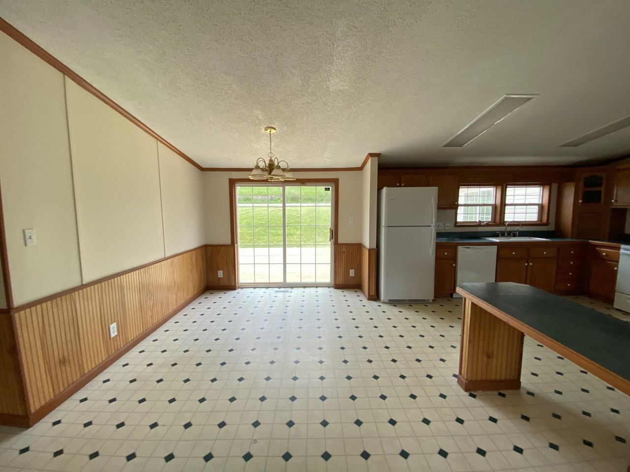 45619 Laura Dr - Photo 3 of 21