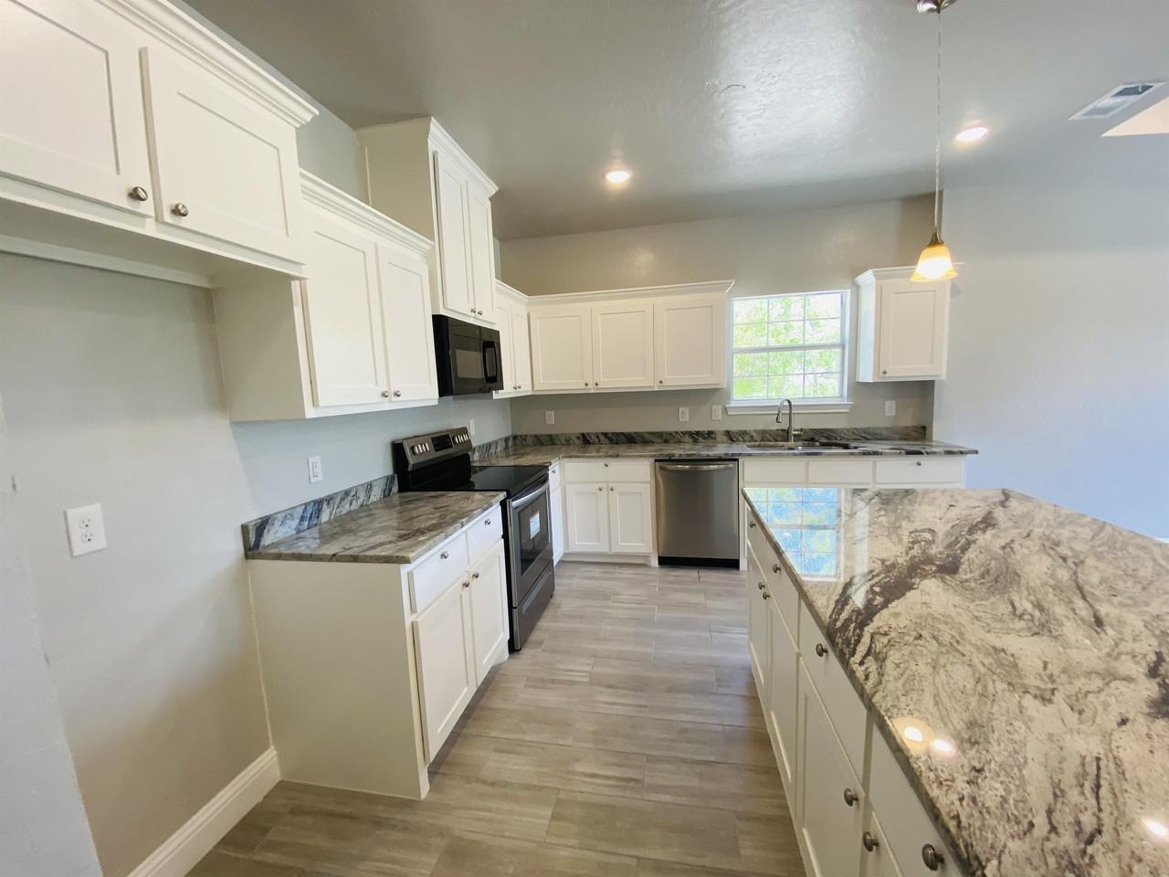 4102 Gordon St #1 - Photo 4 of 13