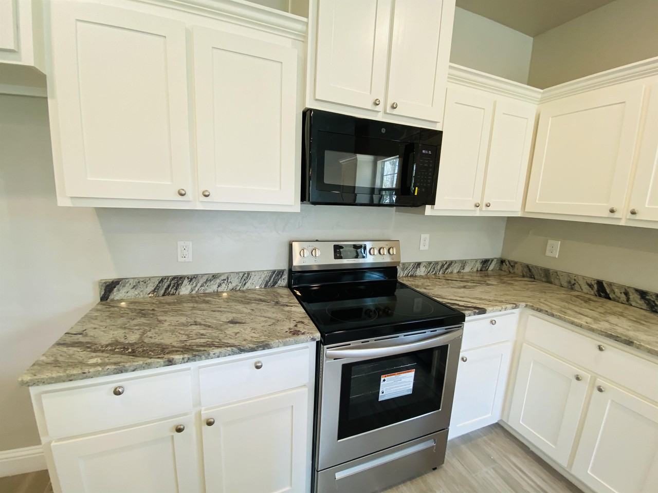 4102 Gordon St #1 - Photo 5 of 13