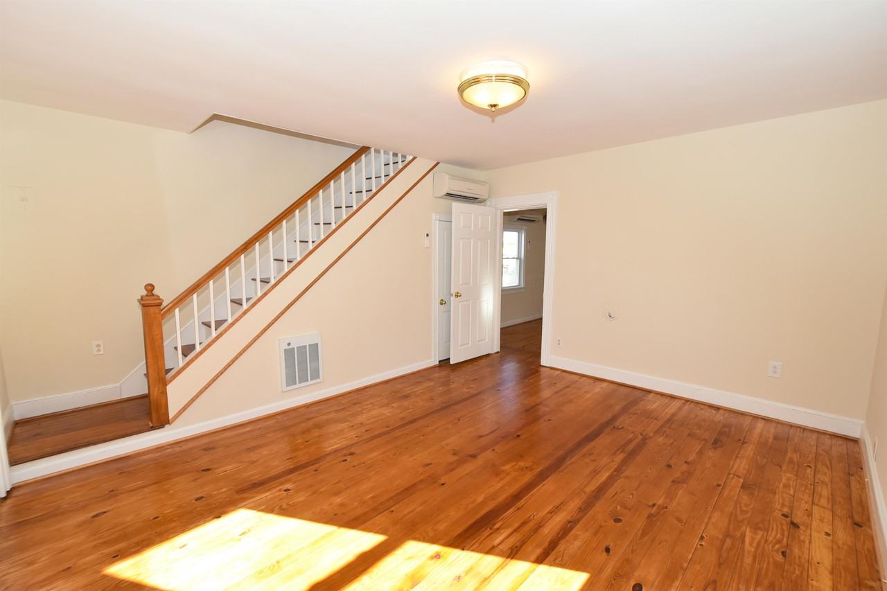 918 Mercer St #1 - Photo 3 of 10