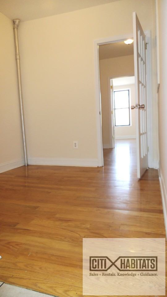 688 10th Ave 3S - Photo 2 of 7