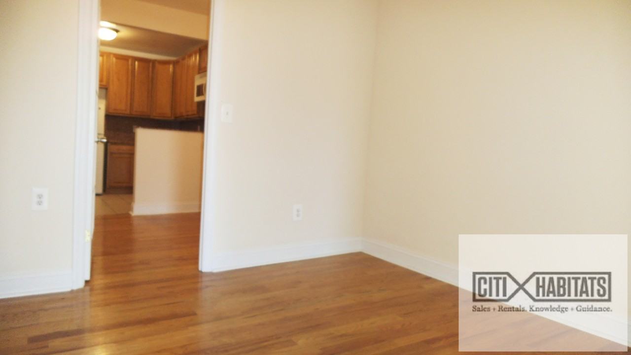 688 10th Ave 3S - Photo 3 of 7