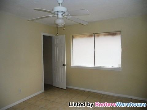 623 Lakeville Dr - Photo 3 of 11