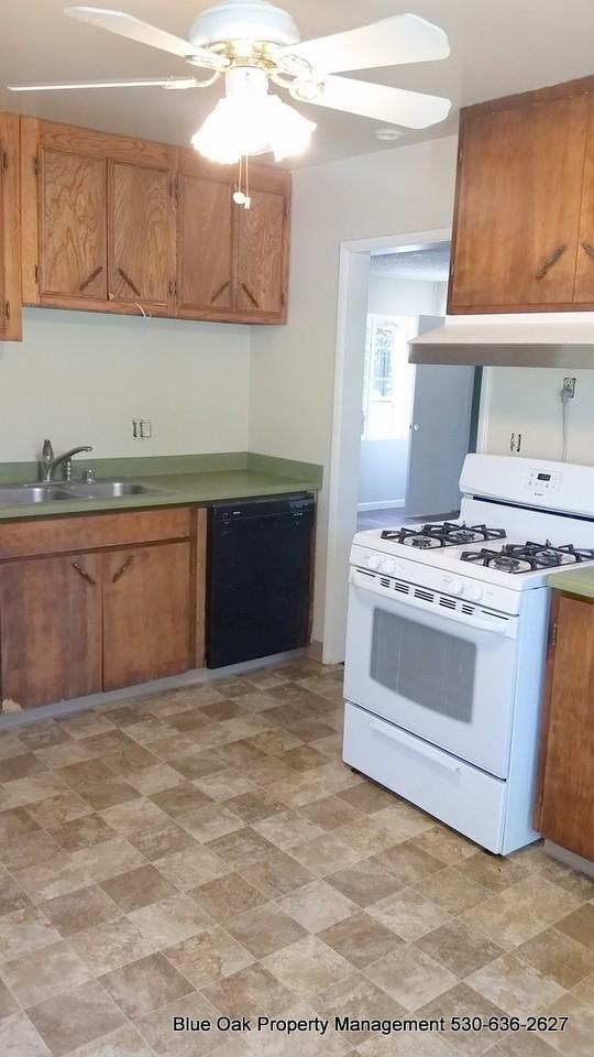 1025 Ivy St #1025 - Photo 7 of 18