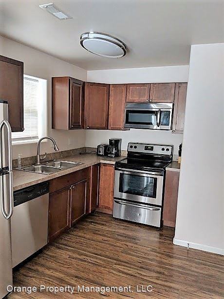 3302 10th Ave Ne - Photo 2 of 15