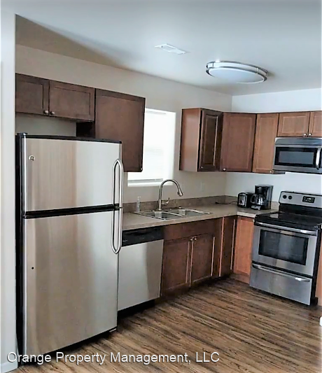 3302 10th Ave Ne - Photo 3 of 15