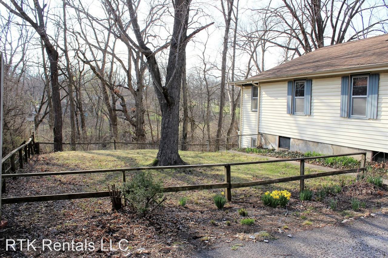 215 Willow Way - Photo 2 of 18