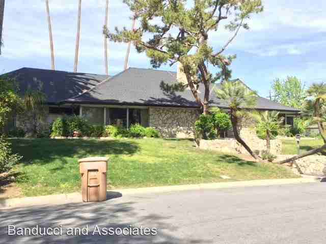 1780 Glenwood Dr - Photo 2 of 9