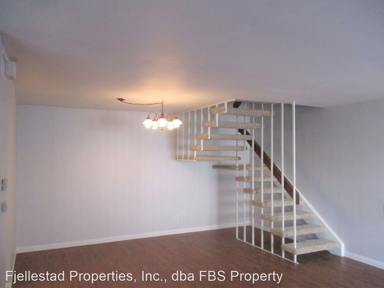 17537 Fairlie Rd - Photo 2 of 11