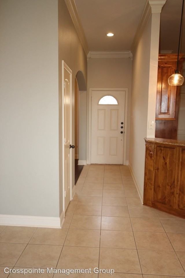 1609 Skidmore Ln - Photo 2 of 18