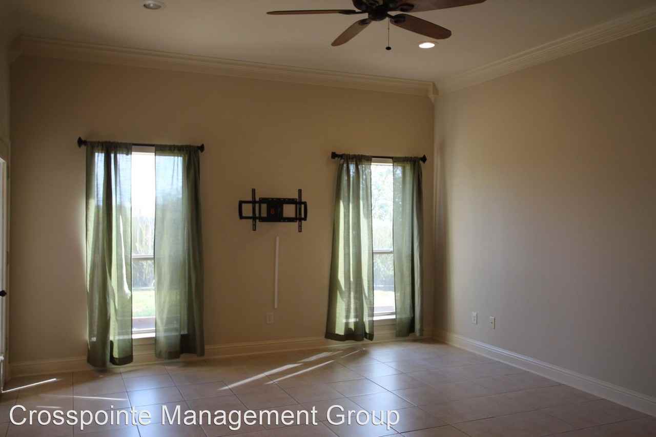 1609 Skidmore Ln - Photo 3 of 18