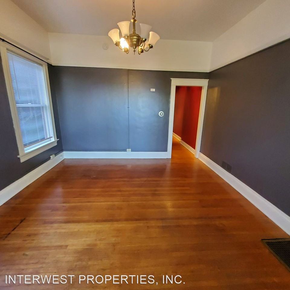 1843 SW 16TH AVE - Photo 3 of 10