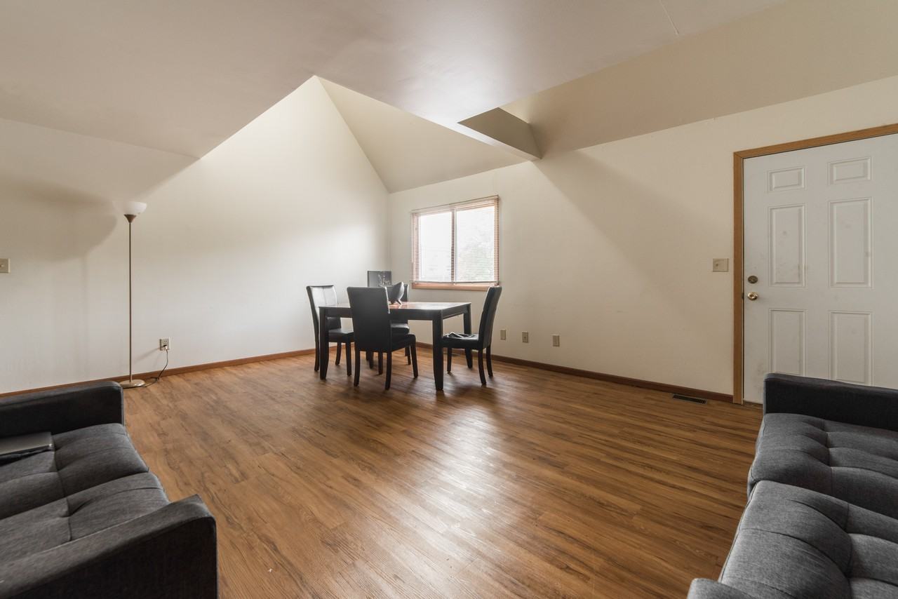 809 Edgebrook Dr - Photo 3 of 39