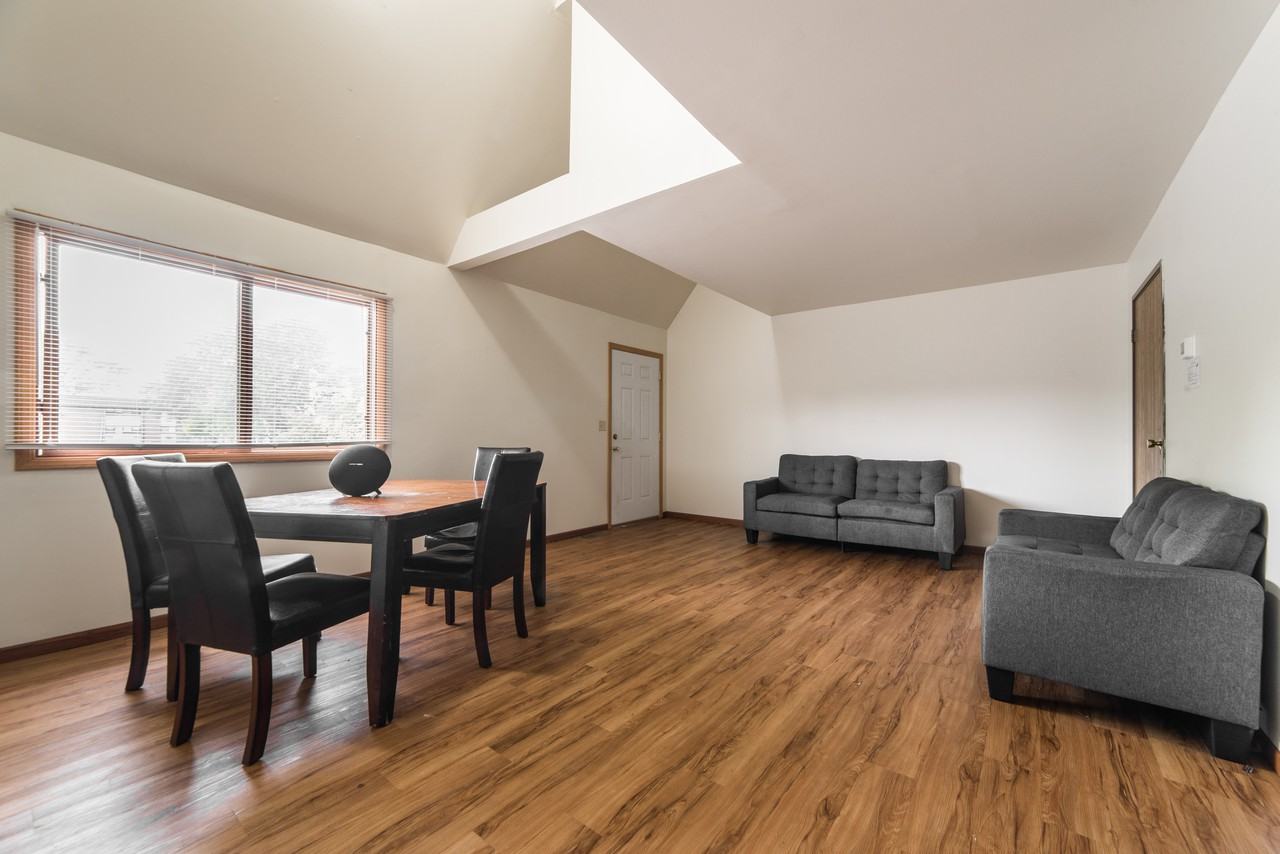 809 Edgebrook Dr - Photo 5 of 39