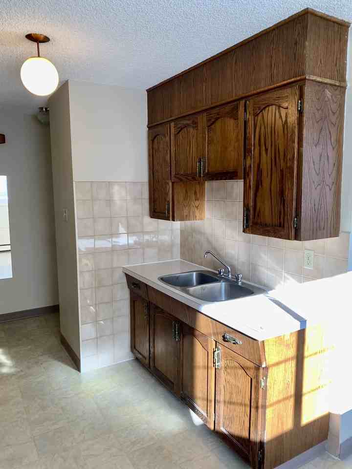 10025 152 St Nw - Photo 3 of 7