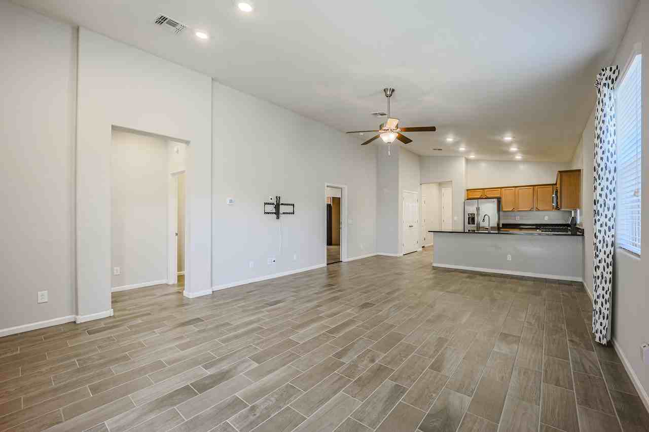 11039 E Verbina Ln - Photo 4 of 37