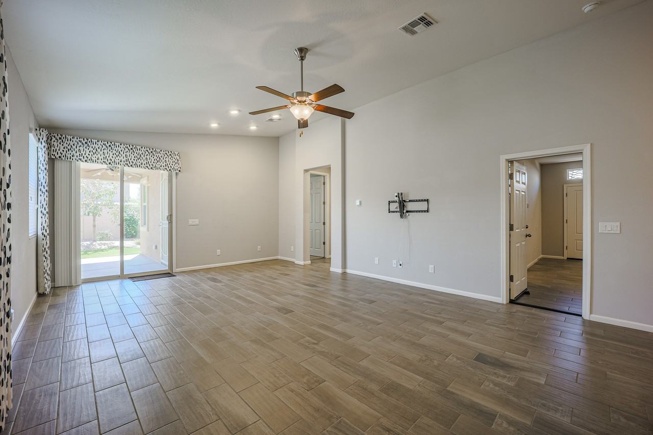 11039 E Verbina Ln - Photo 7 of 37