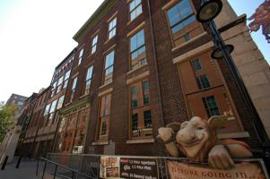 featured image of 140 W Washington St