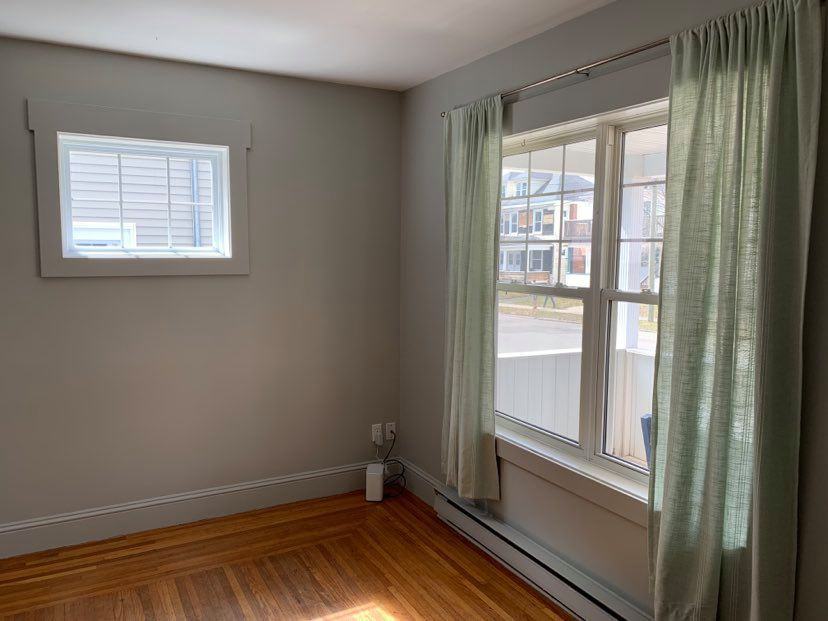 33 West - Photo 3 of 10