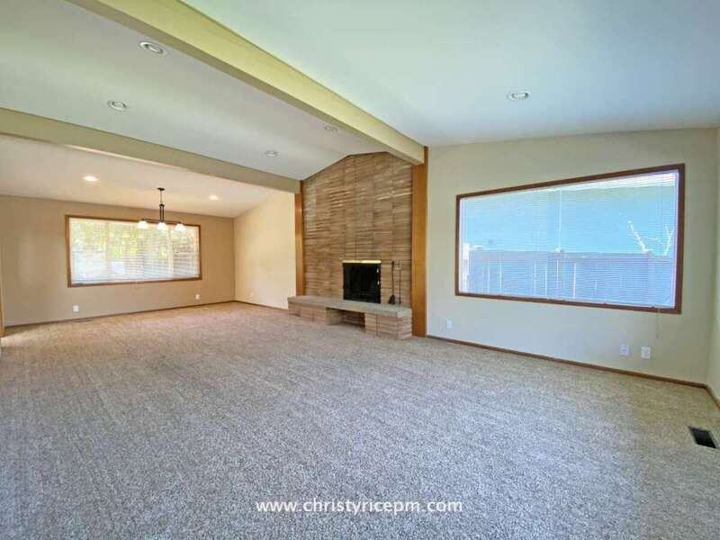 11615 Se 47th St - Photo 3 of 10