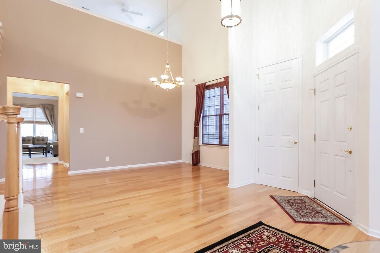 121 Einstein Way - Photo 2 of 26