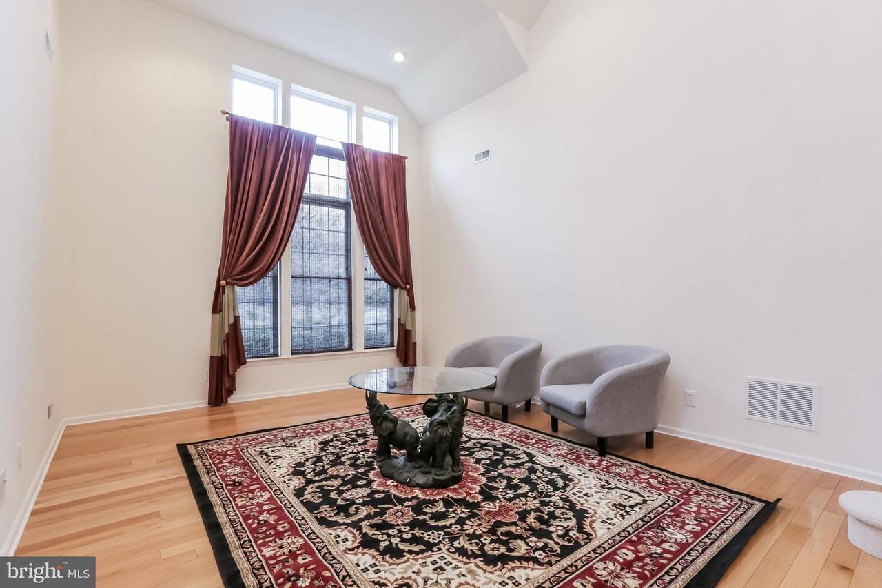 121 Einstein Way - Photo 3 of 26