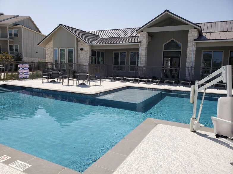 Austin Colorado Creek Apartments 11700 Dionda Ln, Del Valle, TX 78617