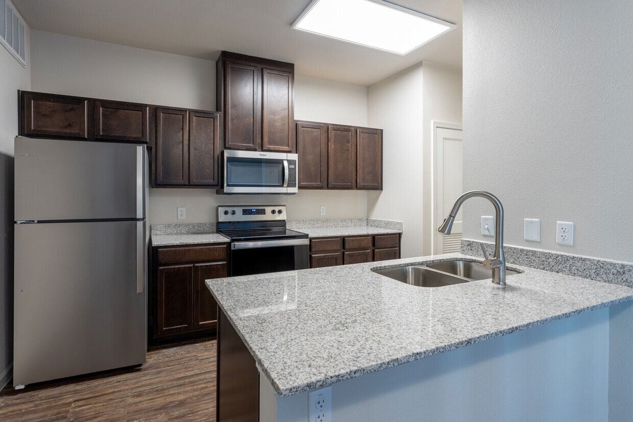 Austin Creekview - Photo 3 of 20