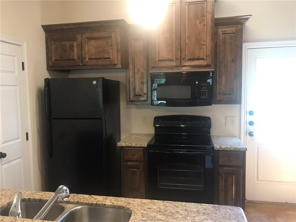 3935 Riverside Pkwy - Photo 3 of 13