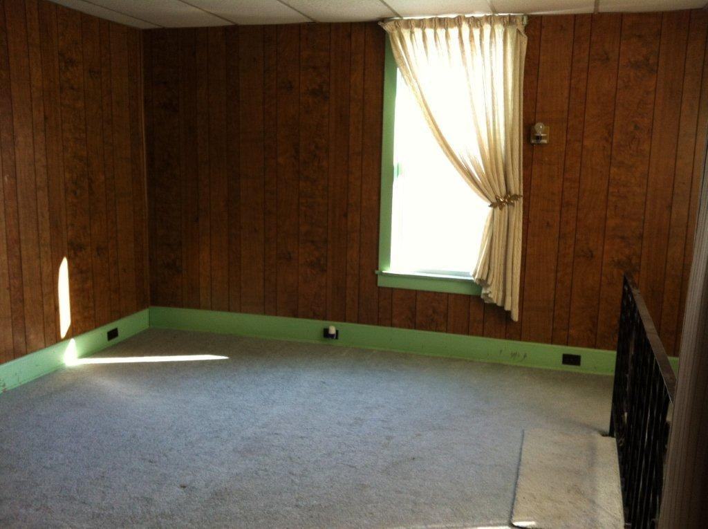 1607 Division Hwy #B - Photo 3 of 9