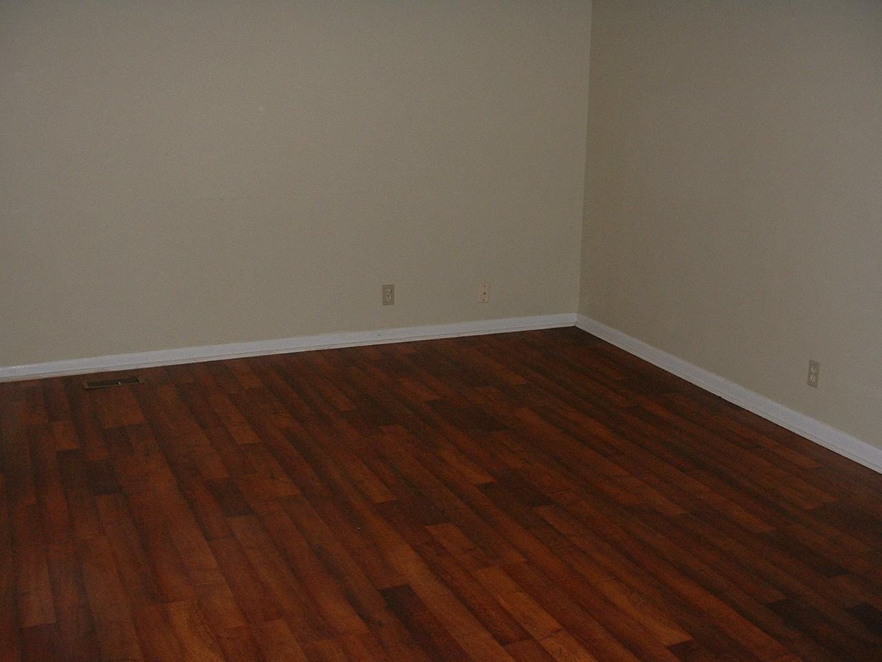 3105 E Riverside Dr - Photo 2 of 9