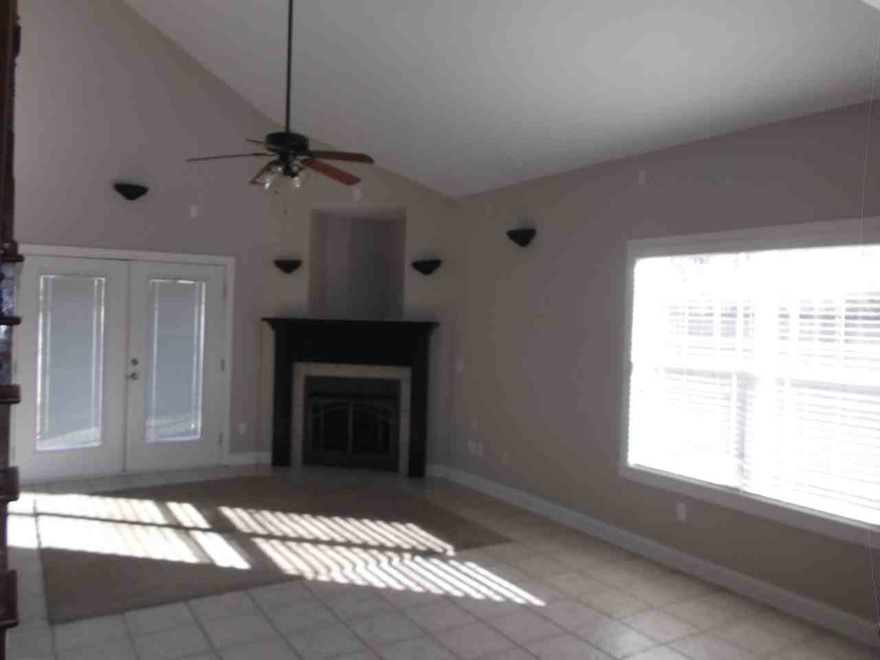 Southern Winds - Photo 2 of 17