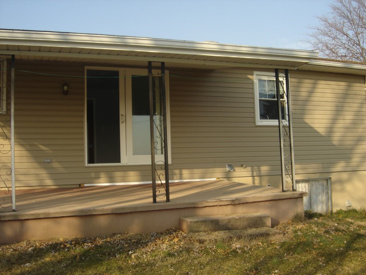 890 Richard Dr - Photo 2 of 12