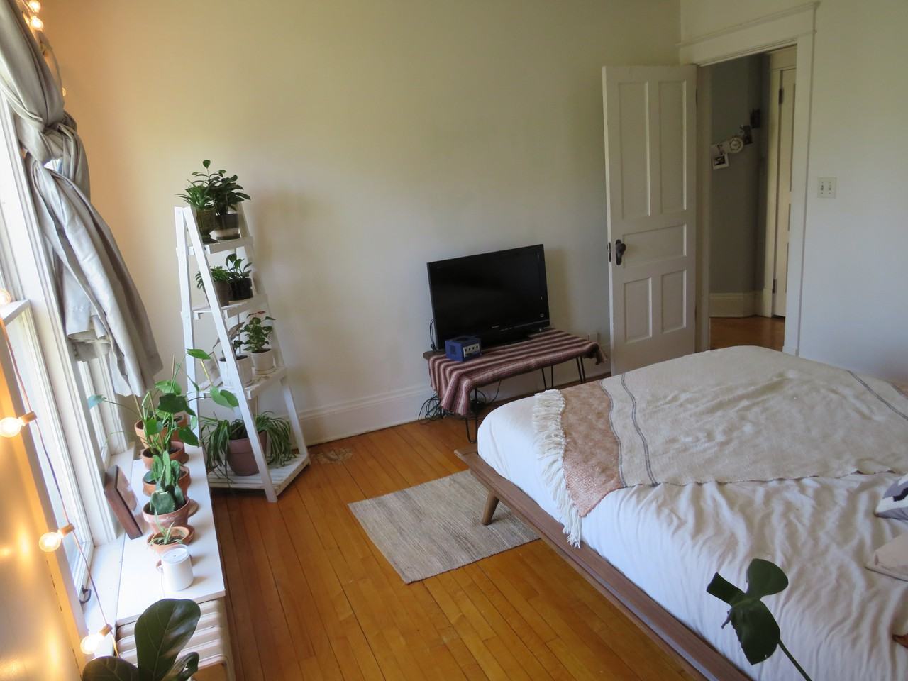 1421 State St - Photo 2 of 8