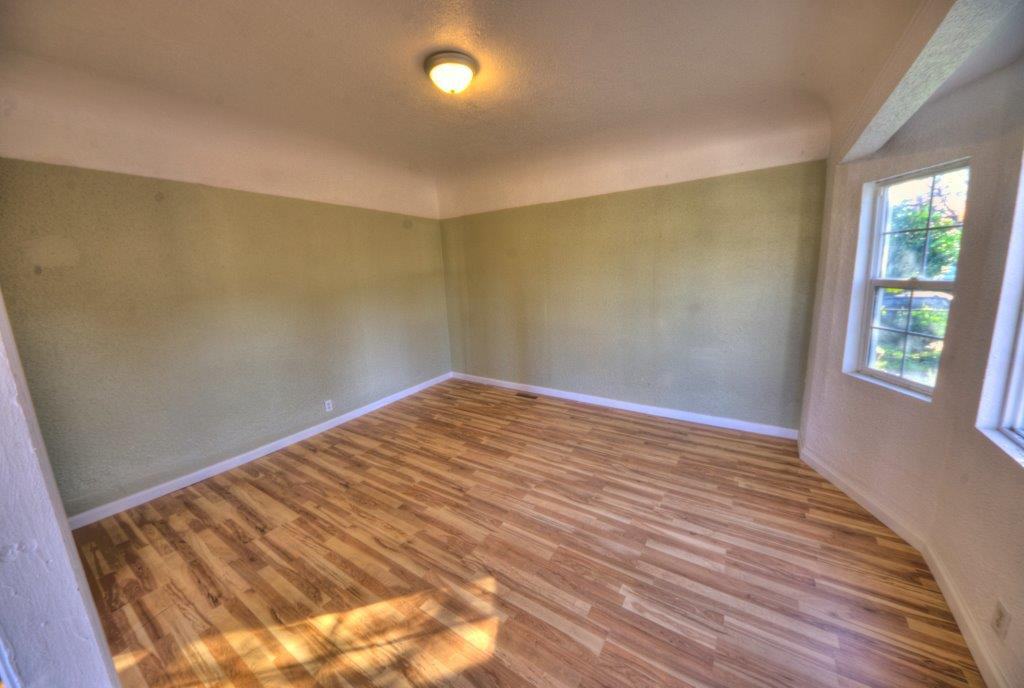 594 Willis Ave - Photo 2 of 6