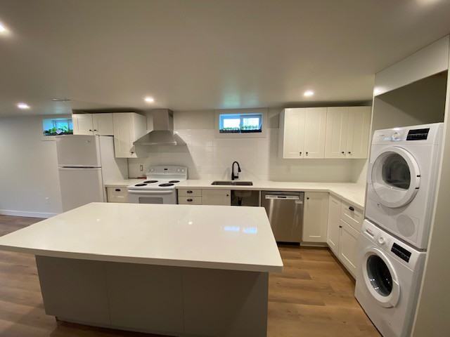 8407 Mears Crescent - Photo 3 of 30