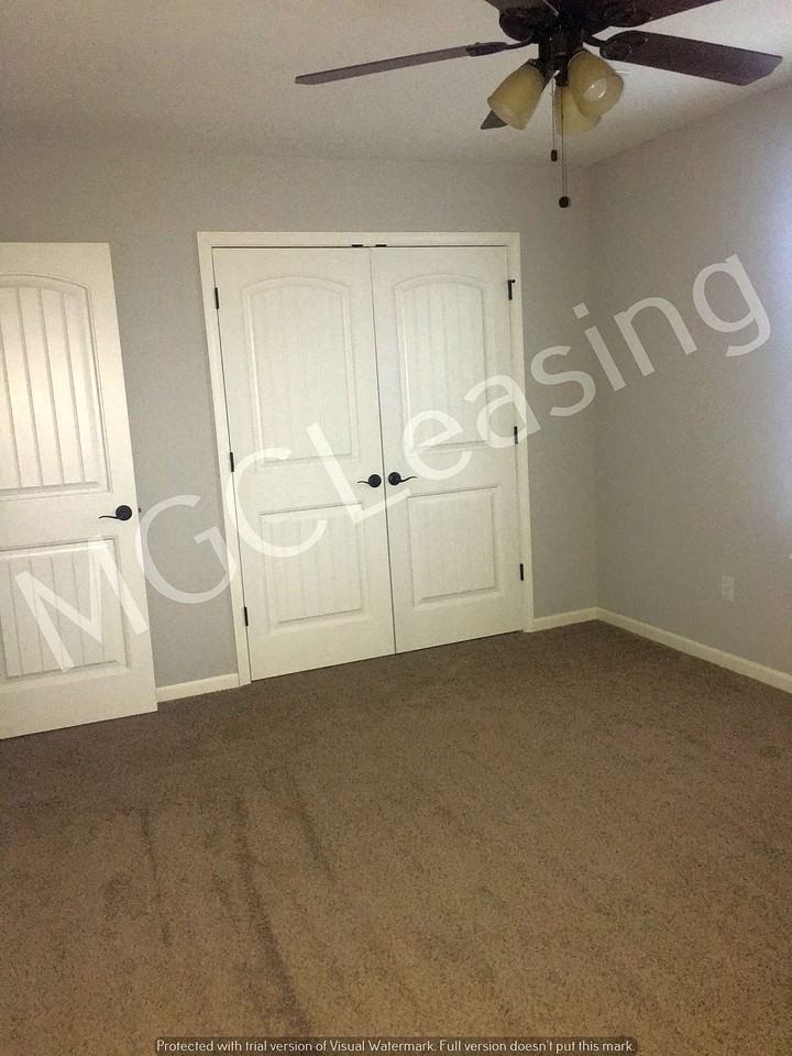 9338 N Main St - Photo 2 of 10