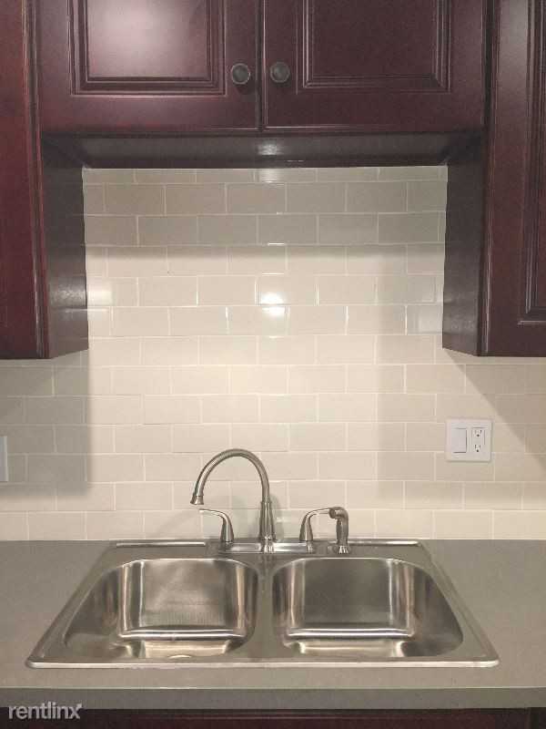 1901 W 16th St - Photo 2 of 13