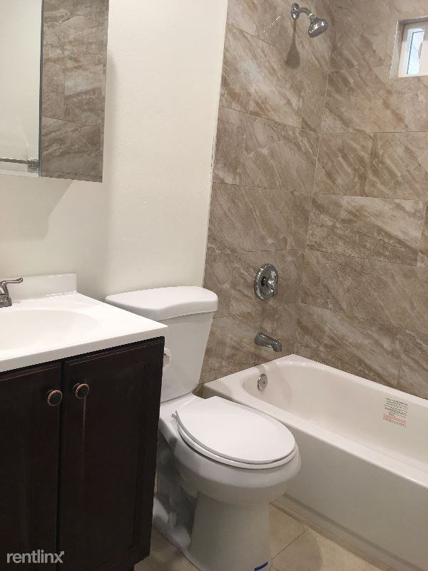 1901 W 16th St - Photo 3 of 13